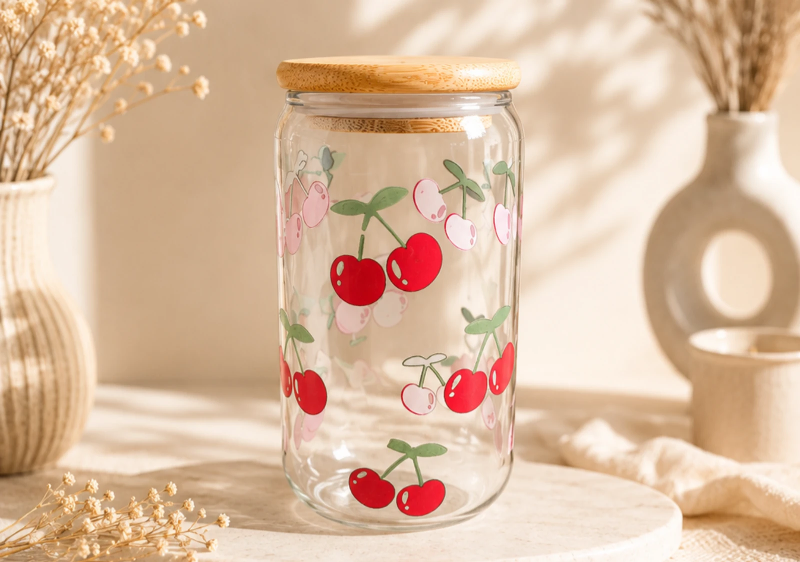 Verre canette avec paille en verre, couvercle en bambou et goupillon